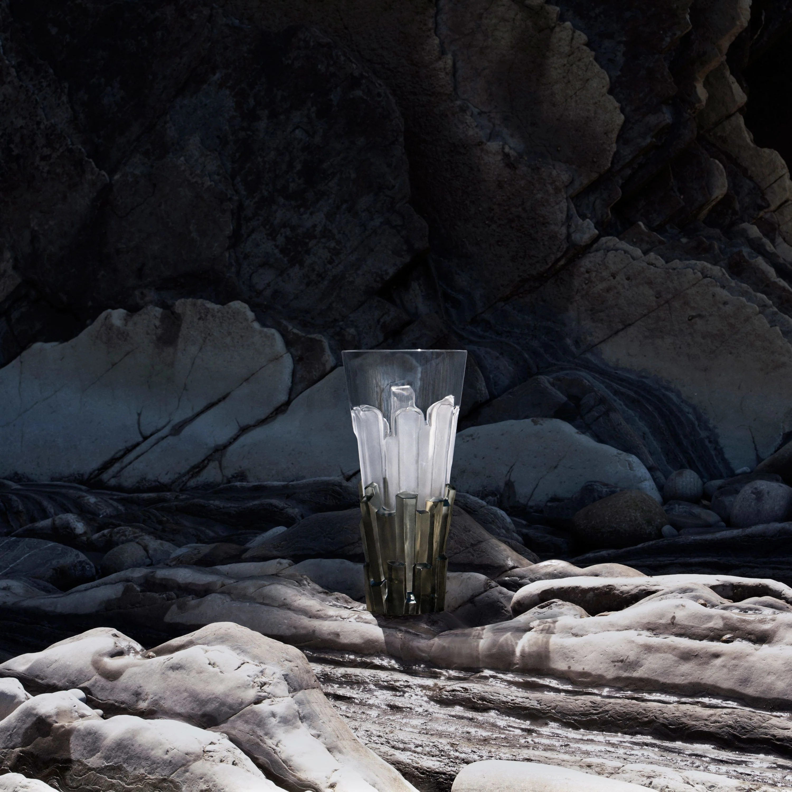 Basalte Vase - Image 3