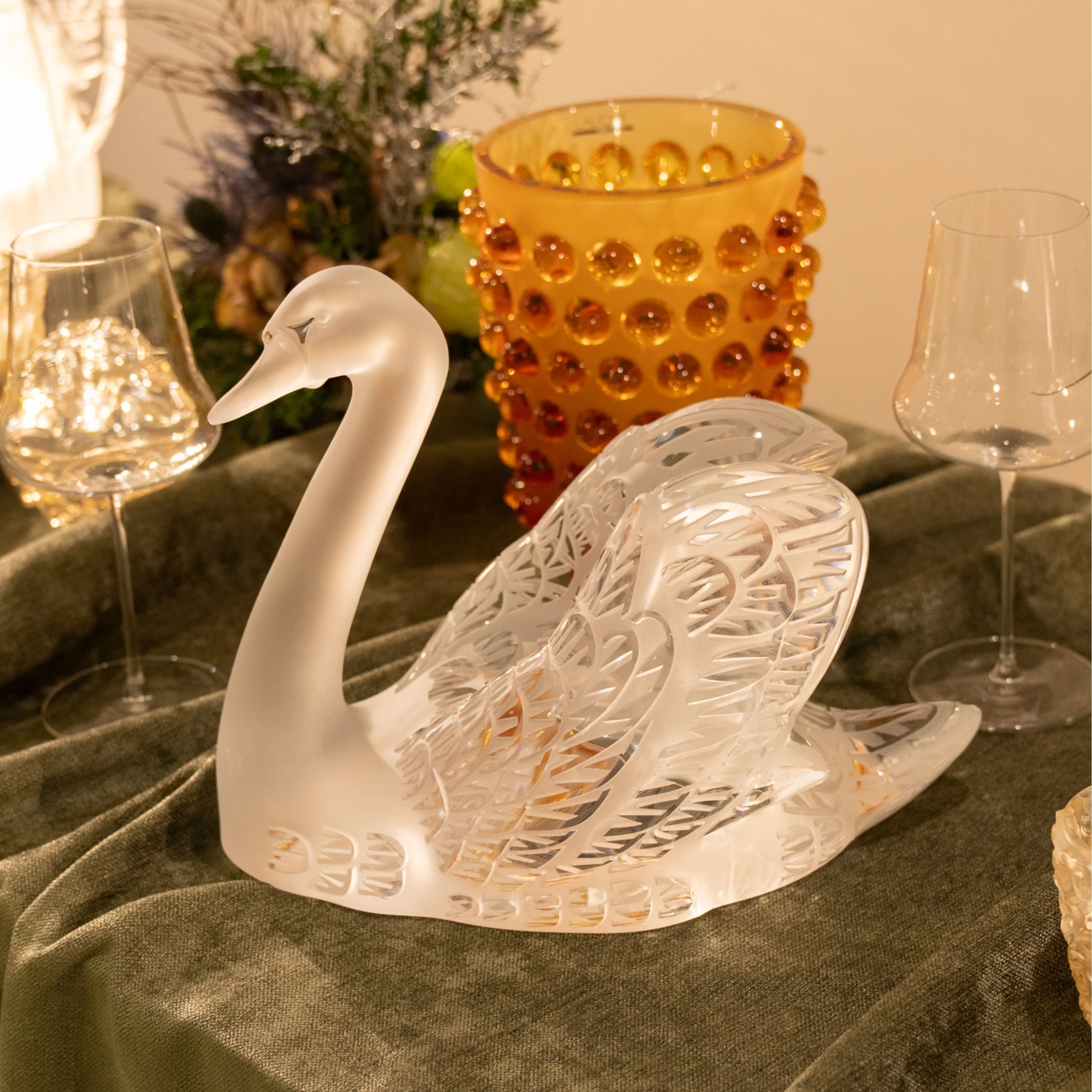 Swan head up sculpture - Image 3